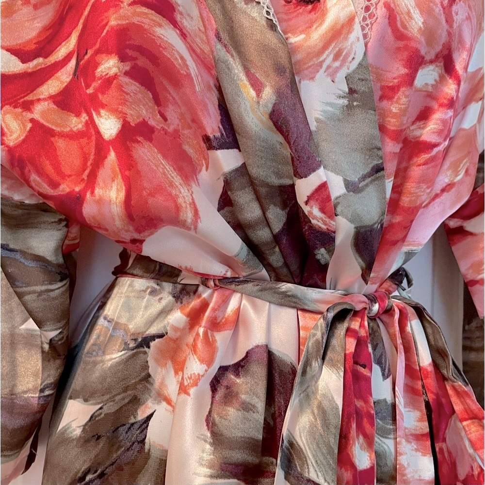 Rose 🌹 Satin & Lace Robe - Picture 5 of 11